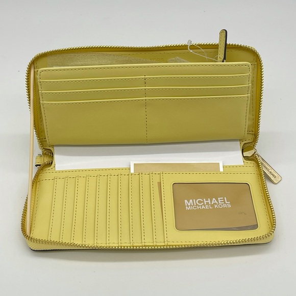 Michael Kors Continental Wallet Wristlet B… - Picture 7 of 9